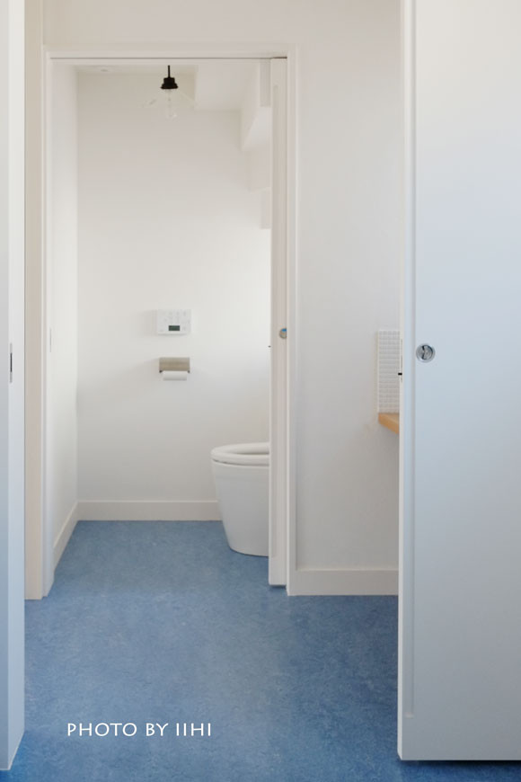 実例に学ぶヒント U字型階段下トイレ 収納の工夫 いいひブログ いいひ住まいの設計舎