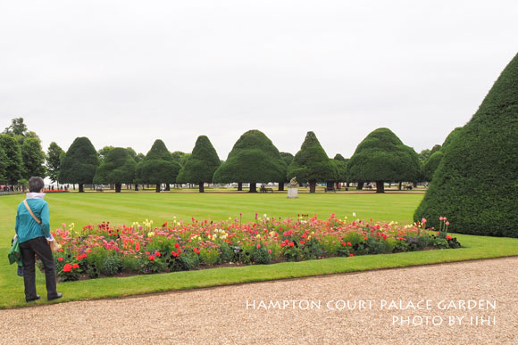 HamptonCourtgarden014.jpg