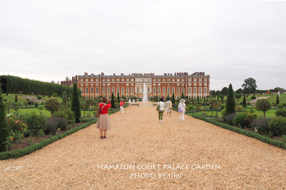 HamptonCourtgarden018.jpg