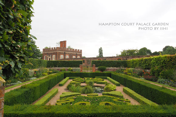 HamptonCourtgarden022.jpg