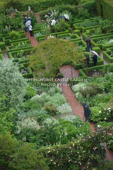 sissinghurst-castle-garden2.jpg