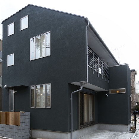 外観（南西）昼の景