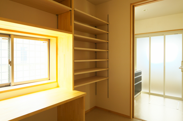 親世帯　主婦室～洗面脱衣室＿回遊性のある家事動線を実現